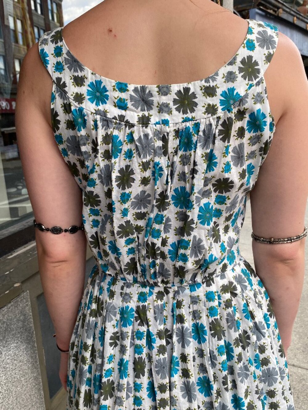 Vintage 1950s White/Blue/Grey Cotton Floral Sundress -Size 4/6 with 36 inch Bust - Picture 5 of 5